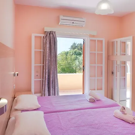 Appartement Dora Pagoi 3 *